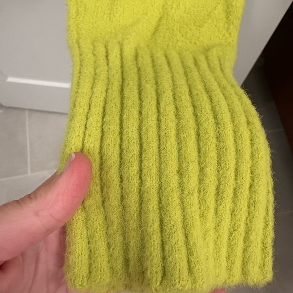 Free People Vancouver Mock Neck Chartreuse Sweater Size Large - Picture 4 of 9